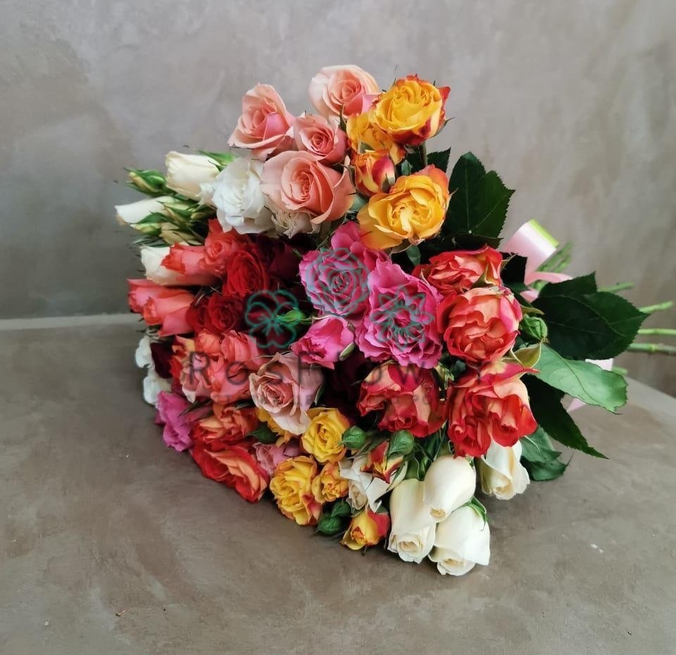 Букет пестрое настроение в Иглино Букет цветов из: Розы в Иглино
