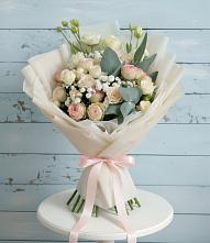 Букет Сказочное воображение в Иглино Букет цветов из:  Розы и Лизиантусы в Иглино