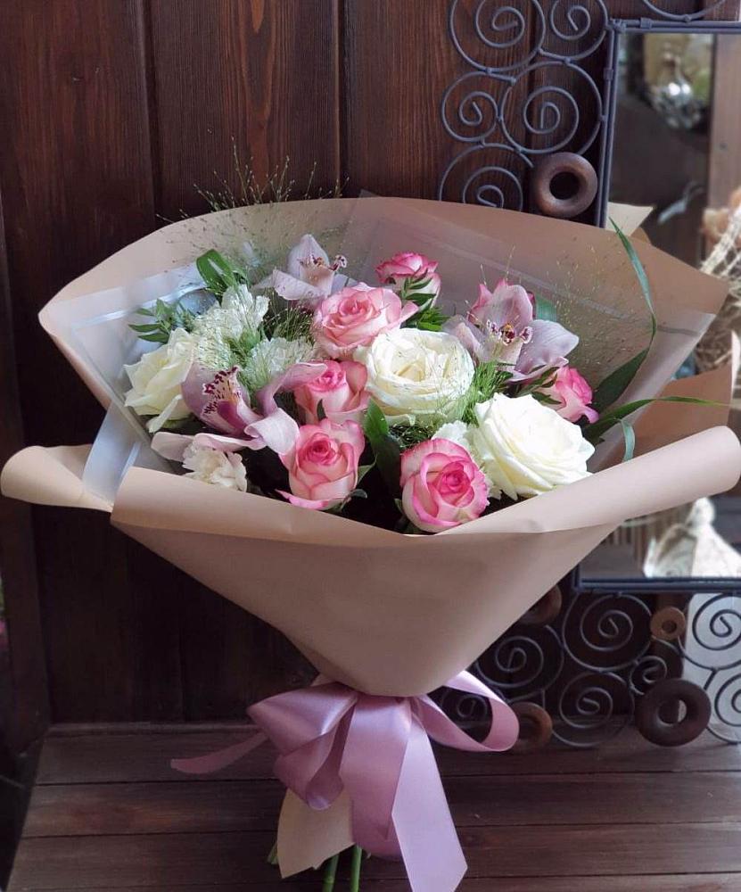 Букет майское утро в Иглино Букет цветов из: Гвоздики, Орхидеи, Розы и Хризантемы в Иглино