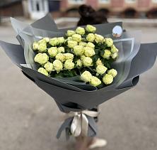 Букет Белые кустовые розы Солинеро в Иглино
