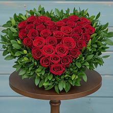 Композиция Сердце в любви в Иглино Цветочная композиция из Розы в виде сердца в Иглино