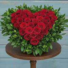 Композиция Сердце в любви в Иглино Цветочная композиция из Розы в виде сердца в Иглино