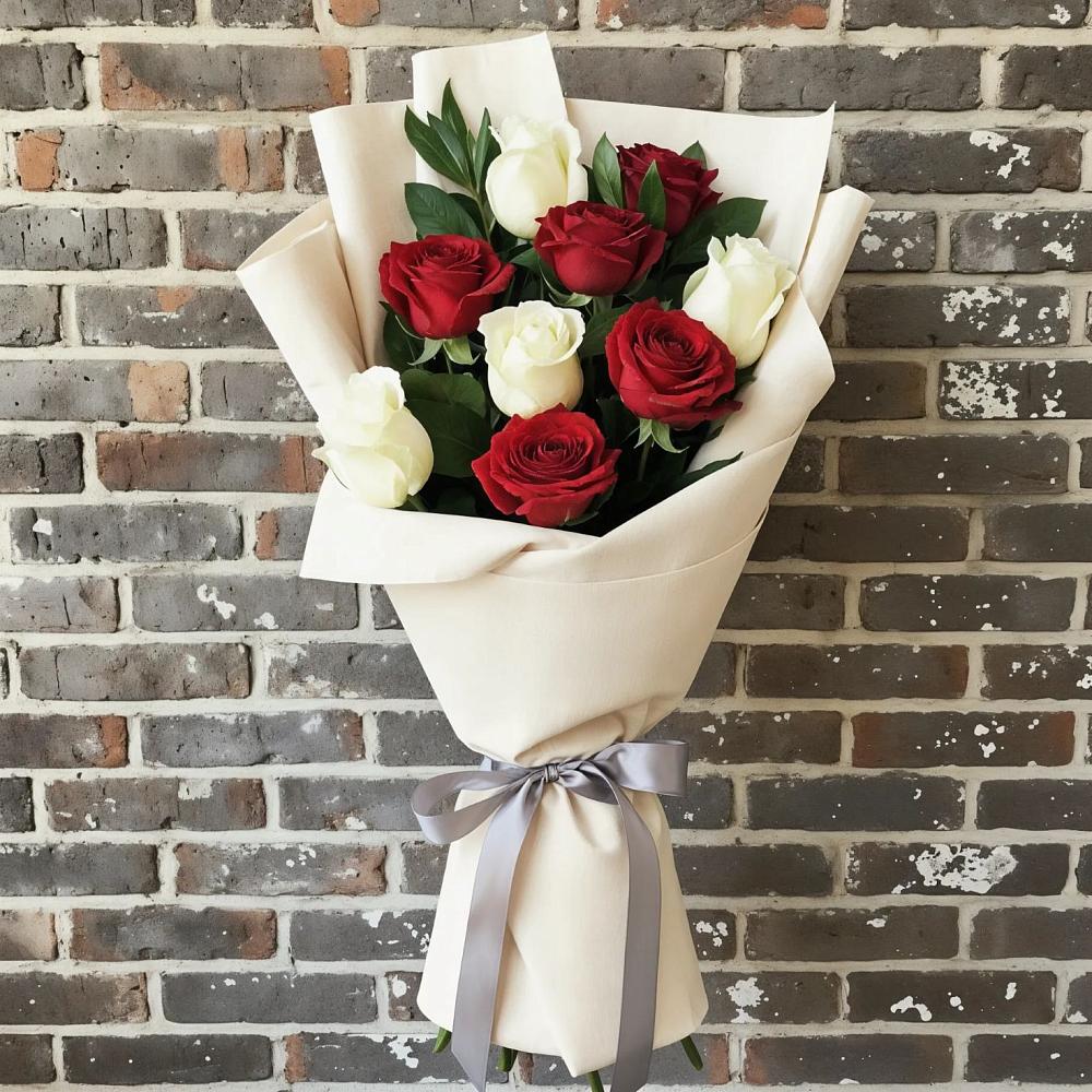 Букет красно-белые розы в Иглино Букет цветов из: Розы в Иглино