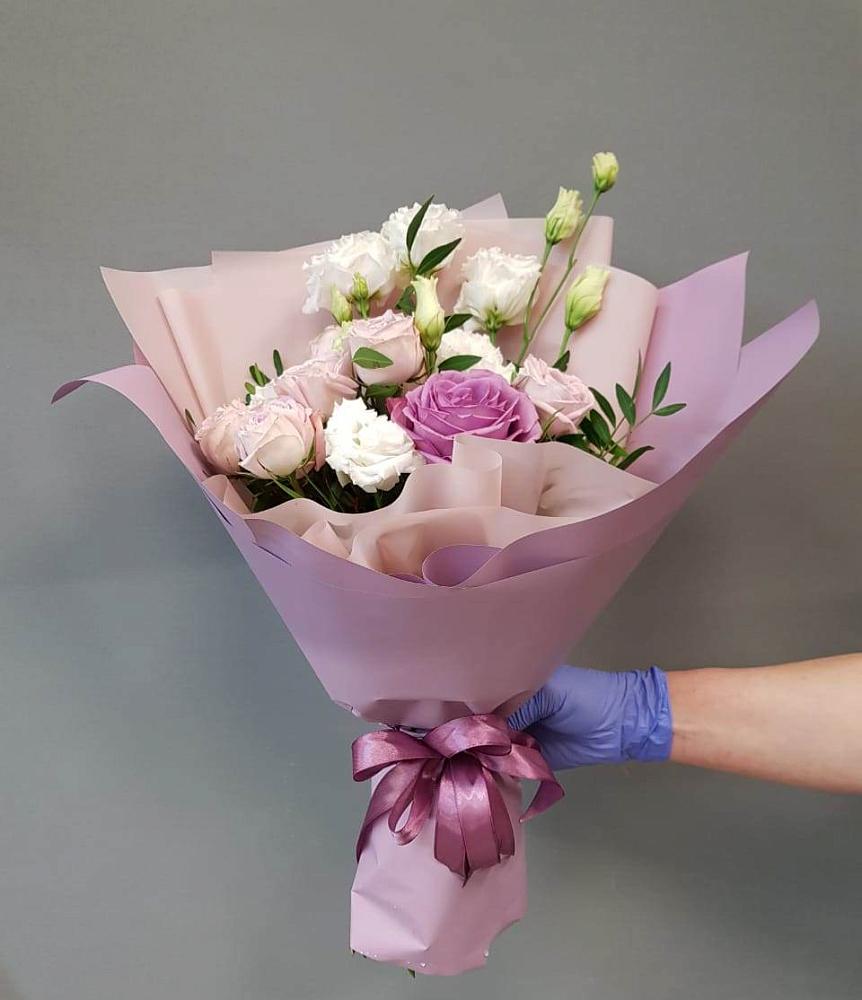 Букет Легкое дыхание в Иглино Букет цветов из: Розы и Лизиантусы в Иглино