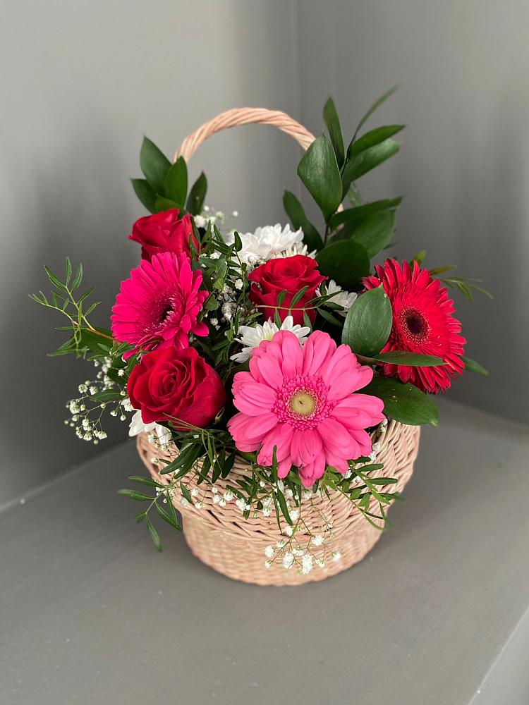 Цветочная композиция из Розы, Хризантемы и Герберы в корзине в Иглино