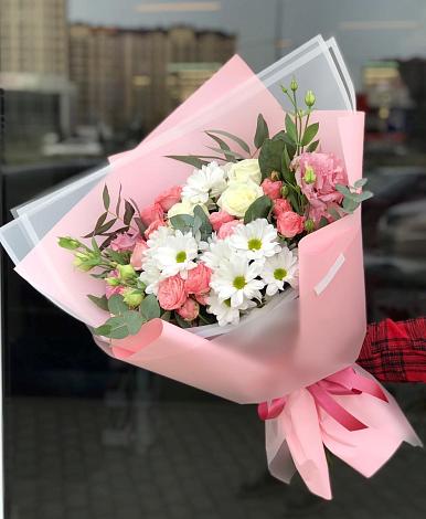 Букет цветов из: Розы, Лизиантусы и Хризантемы в Иглино